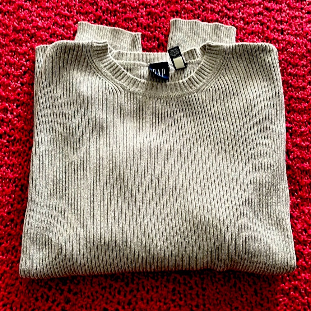 Men’s GAP crew neck sweater